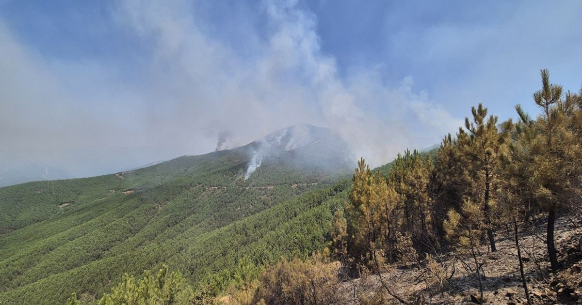 El incendio en Las Hurdes deja ya 2.600 hectáreas quemadas en Cáceres