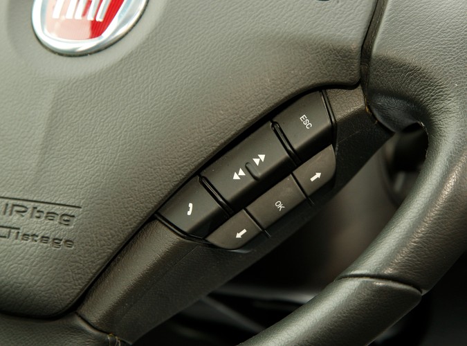 Croma to powrót Fiata do ligi passata i mondeo, w której notabene nigdy nie udało się zabłysnąć producentowi znanemu z fenomenalnych aut miejskich. Niestety i w tym przypadku włoska koncepcja limuzyny nie przypadła do gustu klientom. Sprawdzamy, w czym tkwi problem...