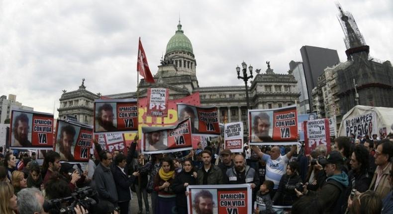 Relatives of disappeared Santiago Maldonado attend a protest in front of the Argentine Congress in Buenos Aires on August 7, 2017