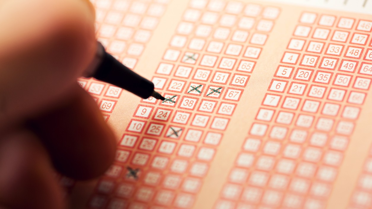 Muž vyhral vyše 700-tisíc eur, no v čase žrebovania bol už po smrti. (ilustračné foto)