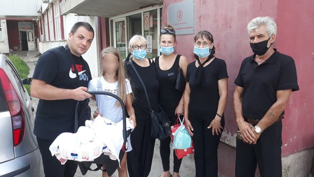 Pa malenu Taru porodica je došla u crnini