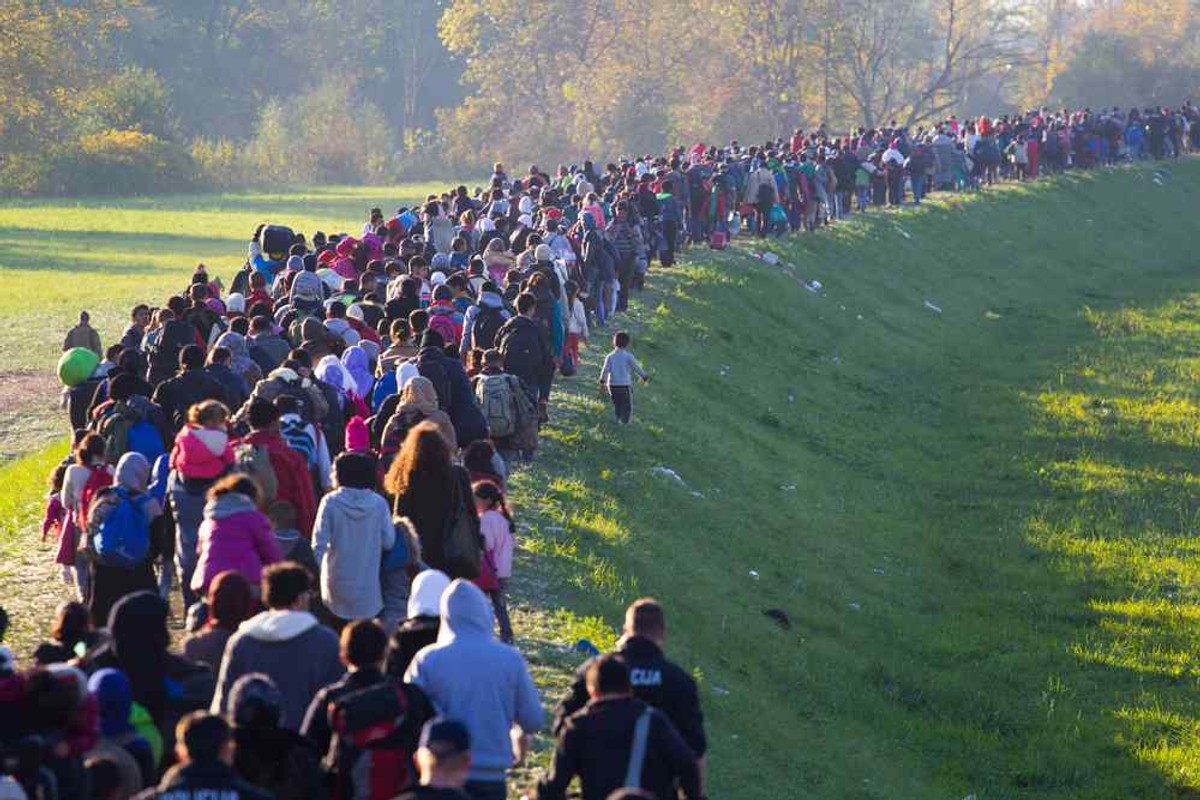 Hiszpania planuje budowę 17 nowych ośrodków dla nielegalnych imigrantów