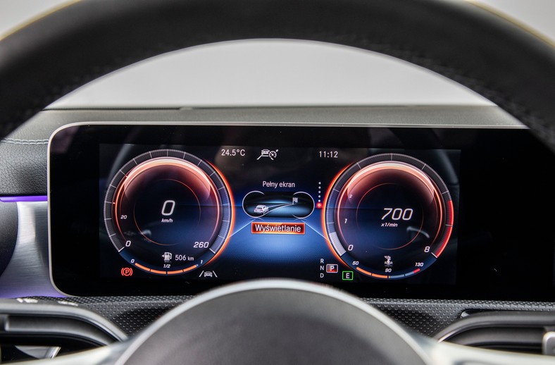 mercedes benz приборная панель 2020