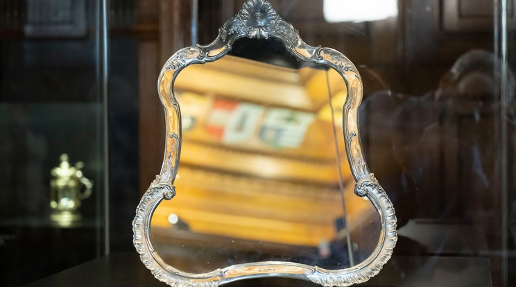 Müncheni aukción került a Magyar Nemzeti Múzeum tulajdonába az ezüstkeretű használati tárgy / Forrás: Magyar Nemzeti Múzeum