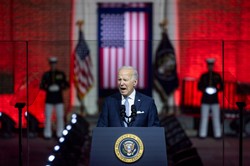 Biden uderza w Trumpa: Demokracja może nie przetrwać...
