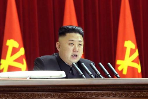 Kim Dzong Un Korea Północna siedzi blady
