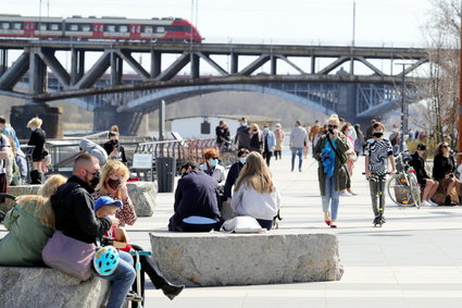 Gospodarka żegna się z pandemią. Rośnie produkcja, płace i prognozy PKB