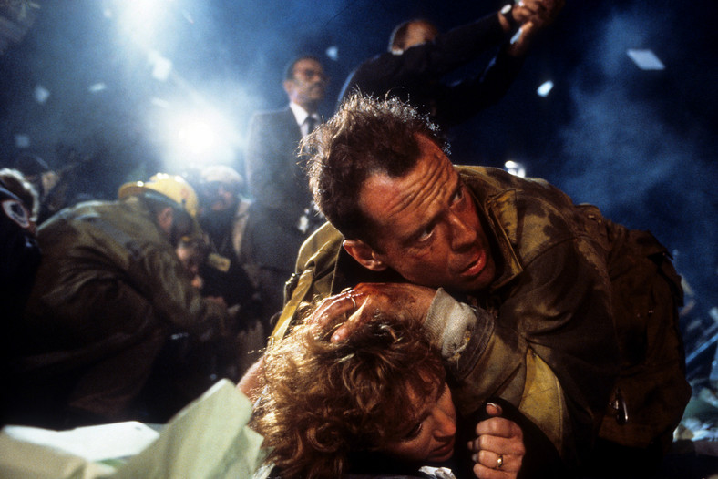 Bruce Willis w filmie "Szklana pułapka" z 1988 r.