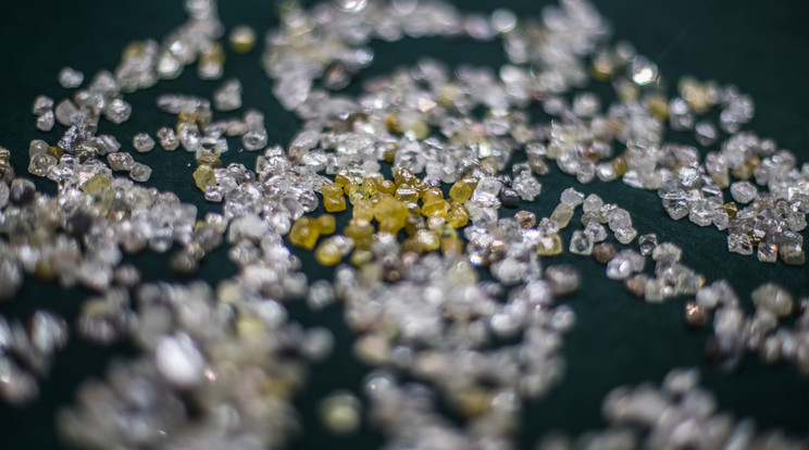 Az ALROSA bányáiból évente kétezer kiló gyémántot tudnak kitermelni /Fotó: MTI - EPA - Sergei Ilnitsky