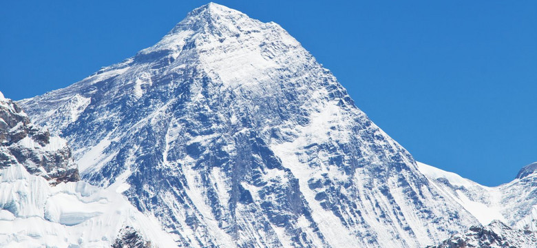 Sean Ryan Davy ukarany za próbę wspinaczki na Mount Everest bez pozwolenia
