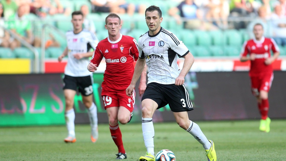 Legia Warszawa w ostatniej kolejce T-Mobile Ekstraklasy zrobiła to, czego od niej oczekiwano - wygrała bez najmniejszych problemów z Górnikiem Zabrze 2:0 (1:0). Goście, po raz kolejny w rundzie finałowej, zawiedli na całej linii, przez co emocje w tym meczu skończyły się już w 15. minucie.