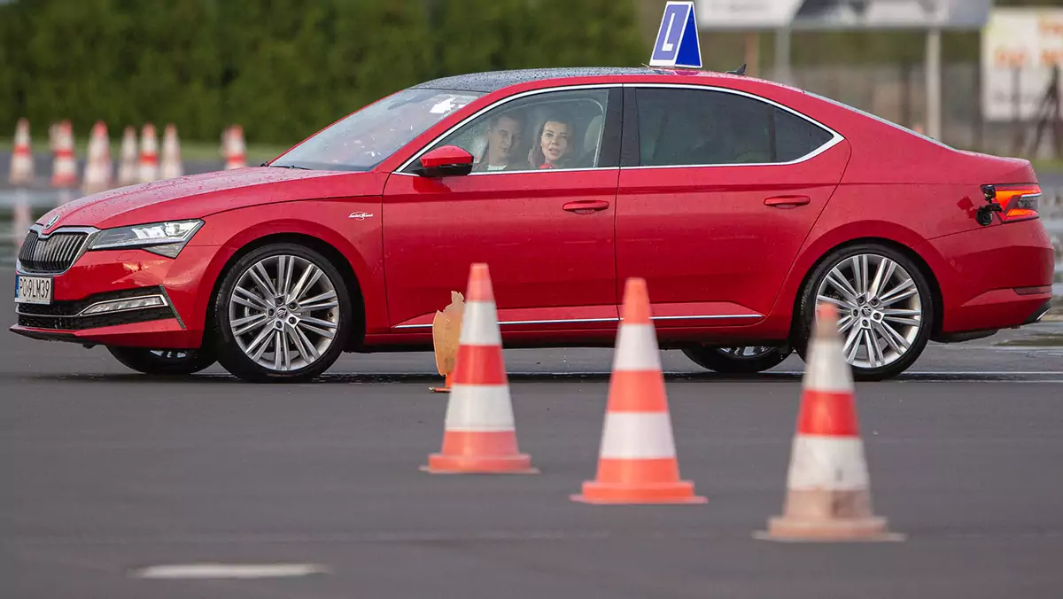 Edyta Górniak ze Skodą nauczy się prowadzić auto