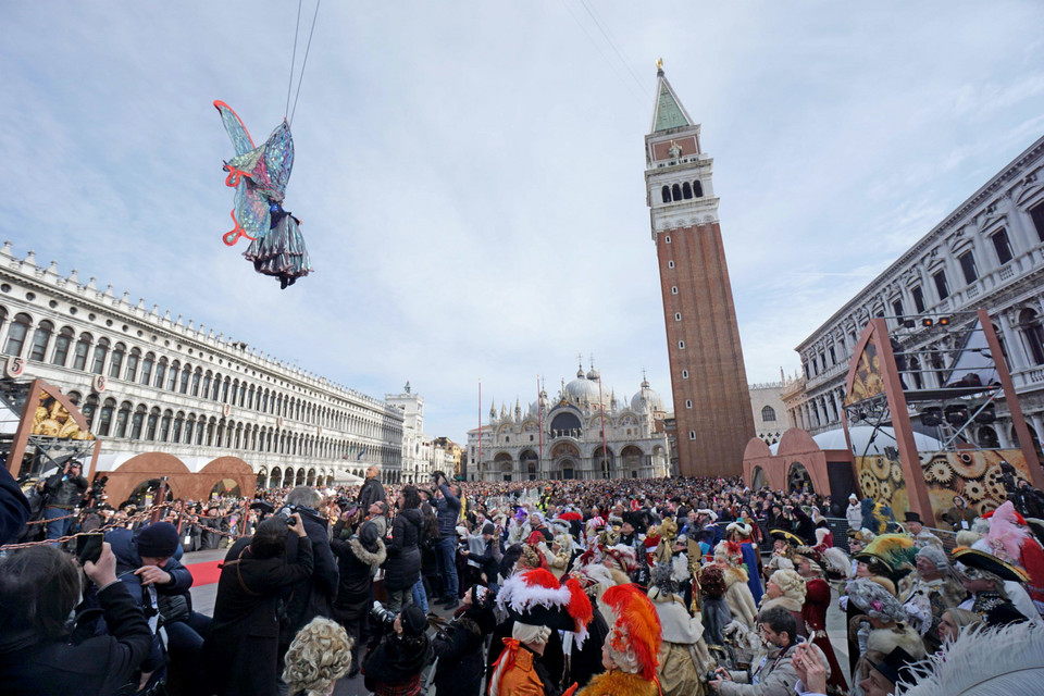 Włochy: Ponad 20 tys. osób obserwowało karnawałowy Lot Anioła w Wenecji