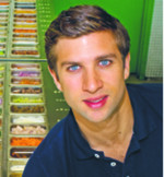 Matthew Corrin, należąca do niego sieć barów Freshii staje się alternatywą dla tradycyjnych fast foodów, w których serwowane są hamburgery, frytki i cola materiały prasowe