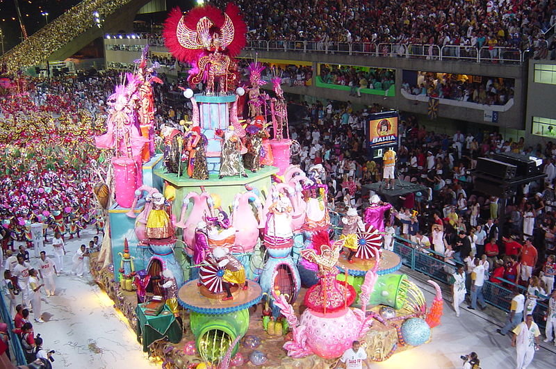 Parada szkół samby podczas karnawału w Rio. Foto: Alan Bentesley