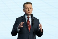 Błaszczak krytykuje Sikorskiego. 'Decyzje o naszej przyszłości będą podejmować w Berlinie'