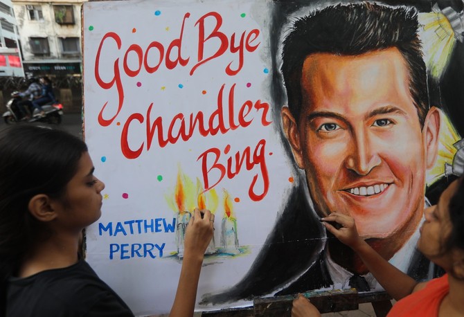 Fanovi širom sveta opraštaju se od Metjua Perija