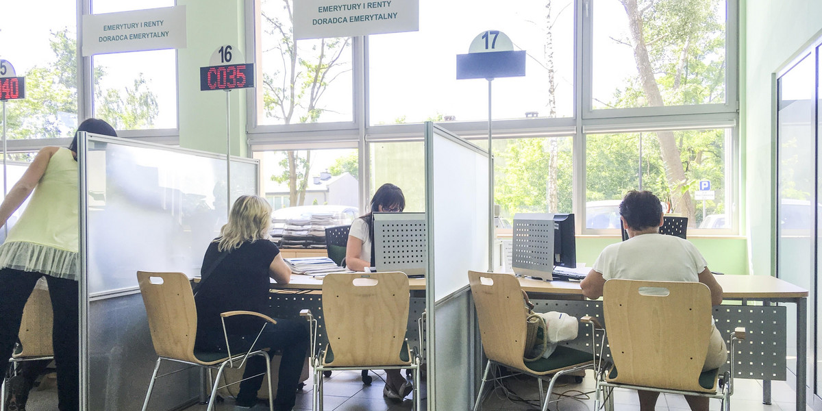 Okazuje się, że na kobietach w ciąży udaje się ZUS-owi dużo oszczędzić