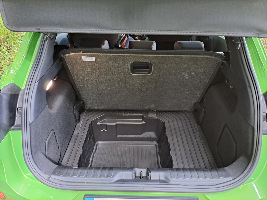 Ford Puma ST - pod podłogą bagażnika mamy jeszcze dodatkowy schowek, które objętość to 80 litrów.
