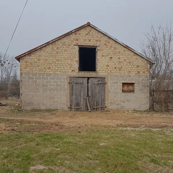 Obora w Kucharach Żydowskich przed remontem