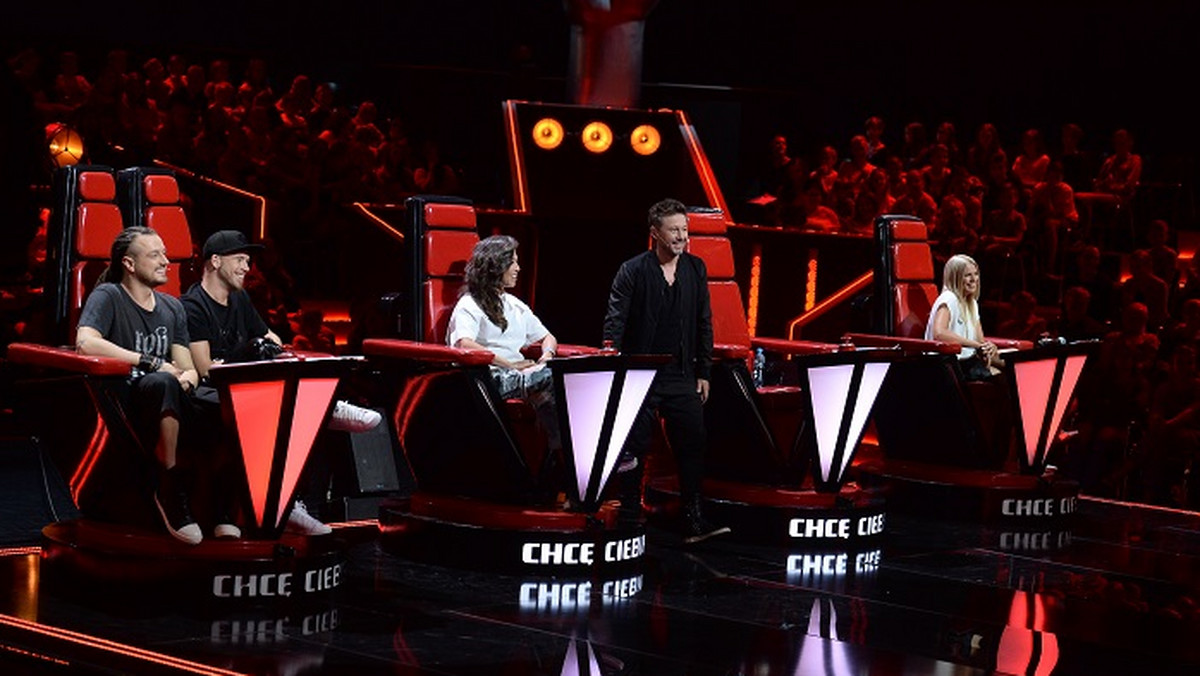 Program „The Voice of Poland” powrócił na antenę po dłuższej przerwie, jak zwykle w lekko odświeżonej formie. Natalia Kukulska zadebiutowała w roli trenerki, a na scenie poza uczestnikami można było zobaczyć m.in. … parawan, który miał podwoić efekt zaskoczenia. Pojawiło się też sporo uczestników o dziwnych imionach i kilku naprawdę dobrych wokalistów.