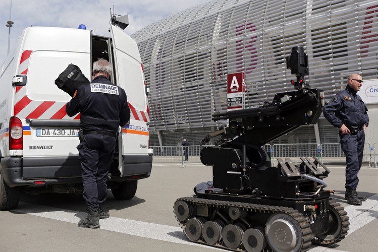 Euro 2016: We Francji służby ćwiczą się na wypadek ataku terrorystycznego