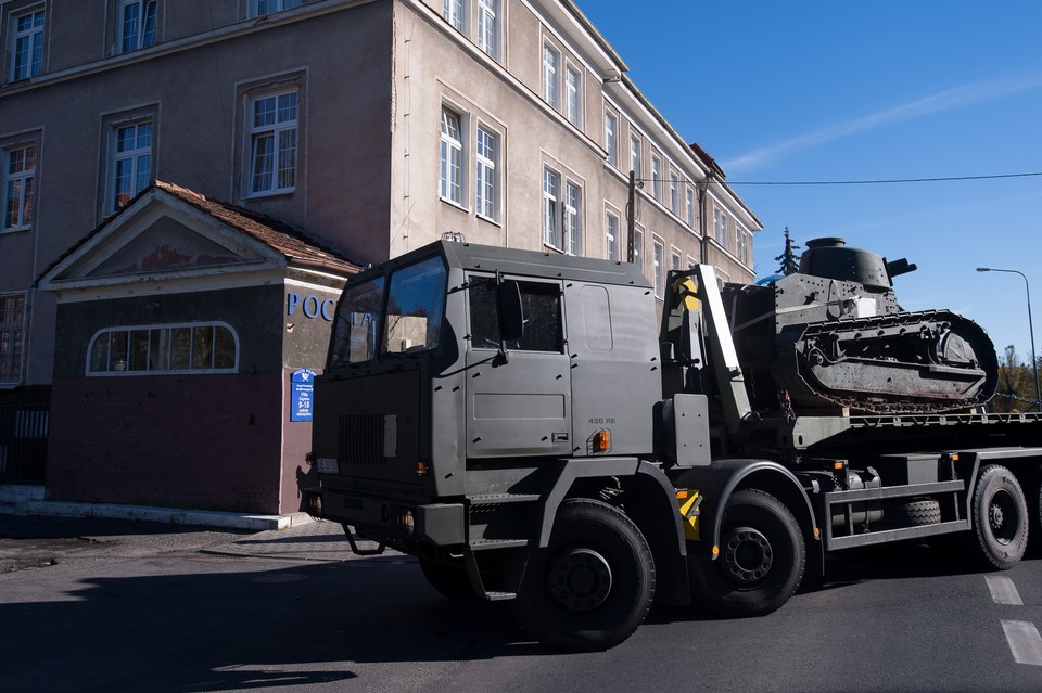 POZNAŃ CZOŁG RENAULT FT-17 WRÓCIŁ DO POLSKI