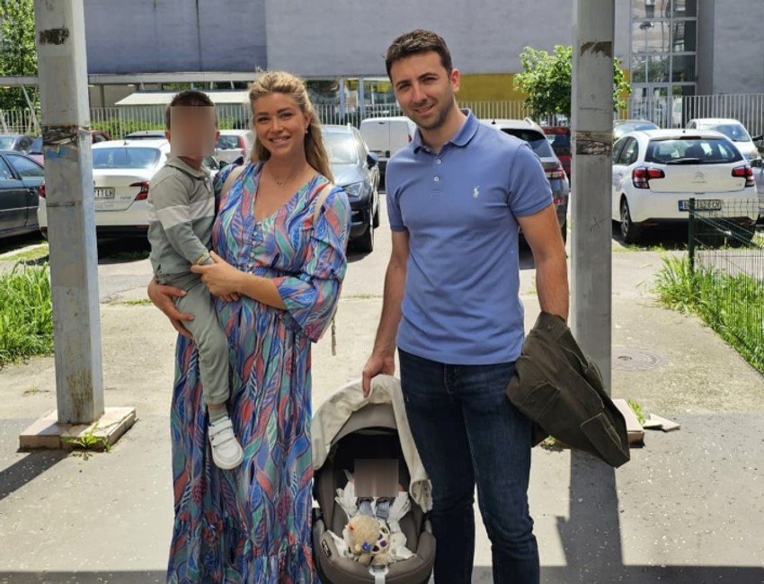 Stefan Petrušević izveo ženu iz porodilišta