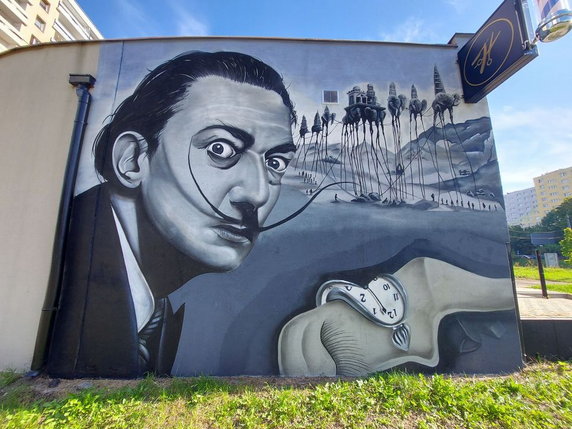 Salvador Dali zawitał do Łodzi. Nowy mural na osiedlu Retkinia