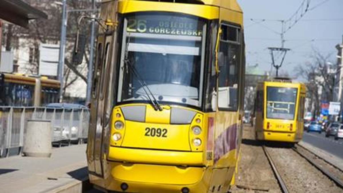 Wyłączony ruch tramwajów na odcinku od pętli os. Górczewska do Cmentarza Wolskiego i zmiana organizacji ruchu samochodów na skrzyżowaniu ul. Górczewskiej i Powstańców Śląskich w Warszawie. Tak będzie przez dwa miesiące. Utrudnienia związane są z budową nowego torowiska na Bemowie.