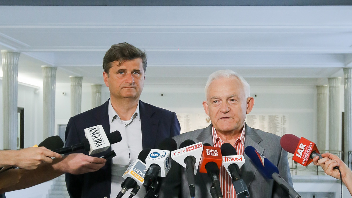 Liderzy SLD i Twojego Ruchu - Leszek Miller i Janusz Palikot ocenili w czwartek, że premier Donald Tusk powinien kandydować na stanowisko szefa Rady Europejskiej. Ich zdaniem przyjęcie tej funkcji przez Tuska jest "polską racją stanu".