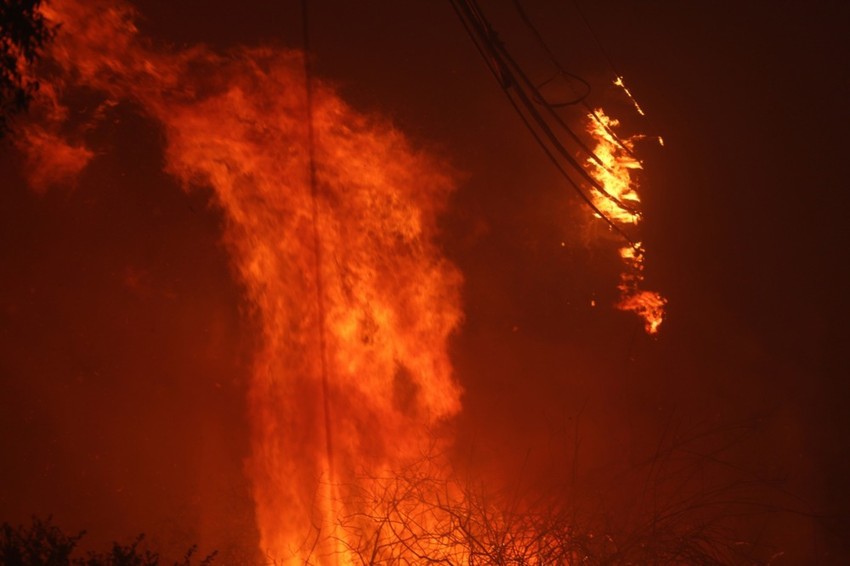 Zapaljeni dalekovodi (ilustracija)