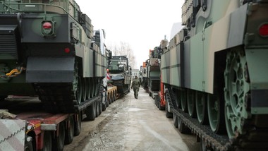 do polski przyjadą wagony pełne potężnej broni. plan jest jasny