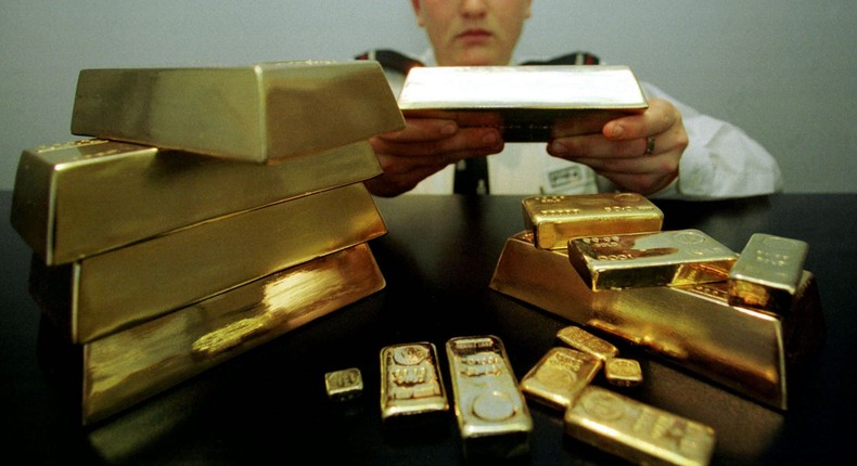 DATE IMPORTED:October 27, 1997Security guard John Hall watches a stack of display gold bullion bars at the Australian Bullion Company's office in Sydney October 27.David Gray/Reuters