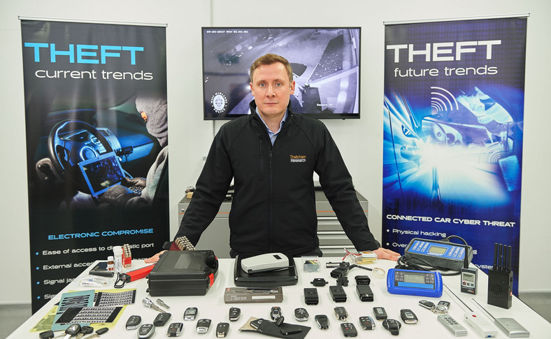 Richard Billyeald, główny specjalista ds. technicznych w Thatcham Research i sprzęt stosowany do "testowych" kradzieży aut