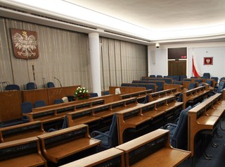 Senat przyjął ważne zmiany dla rolników, deweloperów, uczelni i sądów. Nowe przepisy o rękojmi, nawozach i cyfryzacji