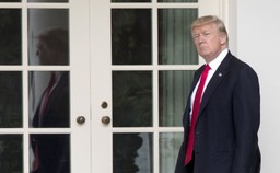 USA: Podróż zagraniczna nie poprawiła notowań prezydenta Trumpa