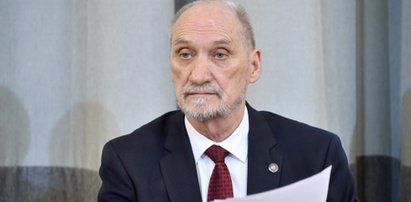 Likwidacja podkomisji smoleńskiej. Macierewicz mówi o tajemniczych sejfach