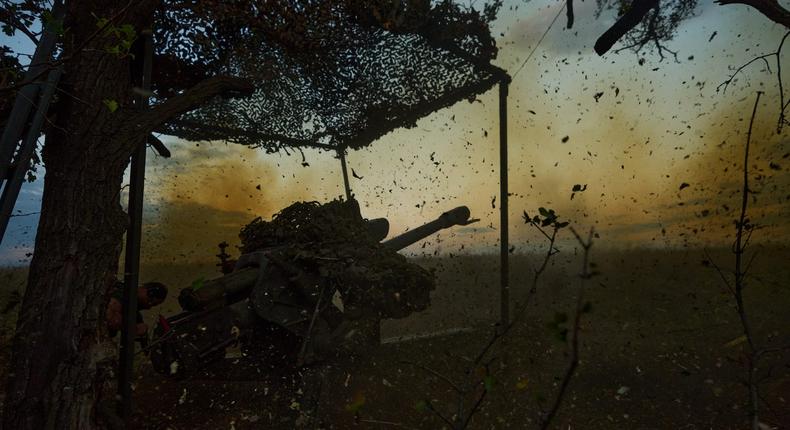 Ukrainian forces fire near Bakhmut on September 16, 2023.Libkos/Getty Images