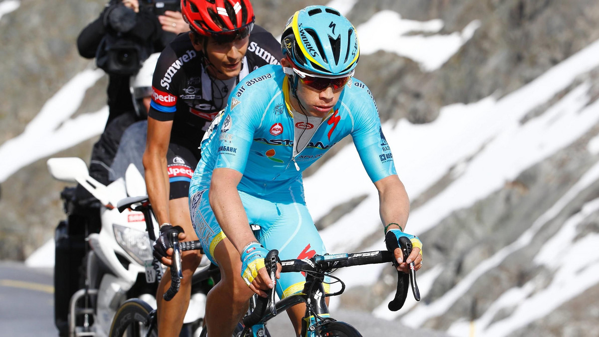 Triumfator tegorocznego Tour de Suisse i Mediolan-Turyn Miguel Angel Lopez (Astana) nie będzie miał łatwej zimy. 22-letniego Kolumbijczyka czeka walka o powrót do zdrowia i fizjoterapia po złamaniu kości piszczelowej w prawej nodze podczas treningu w ojczyźnie - informują tamtejsze media.