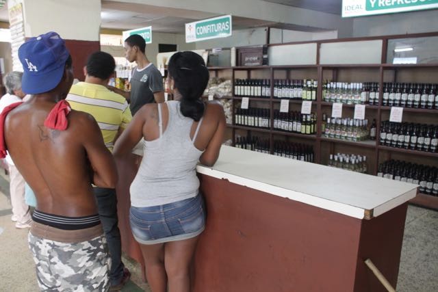 Sklep spożywczo-przemysłowy w Hawanie