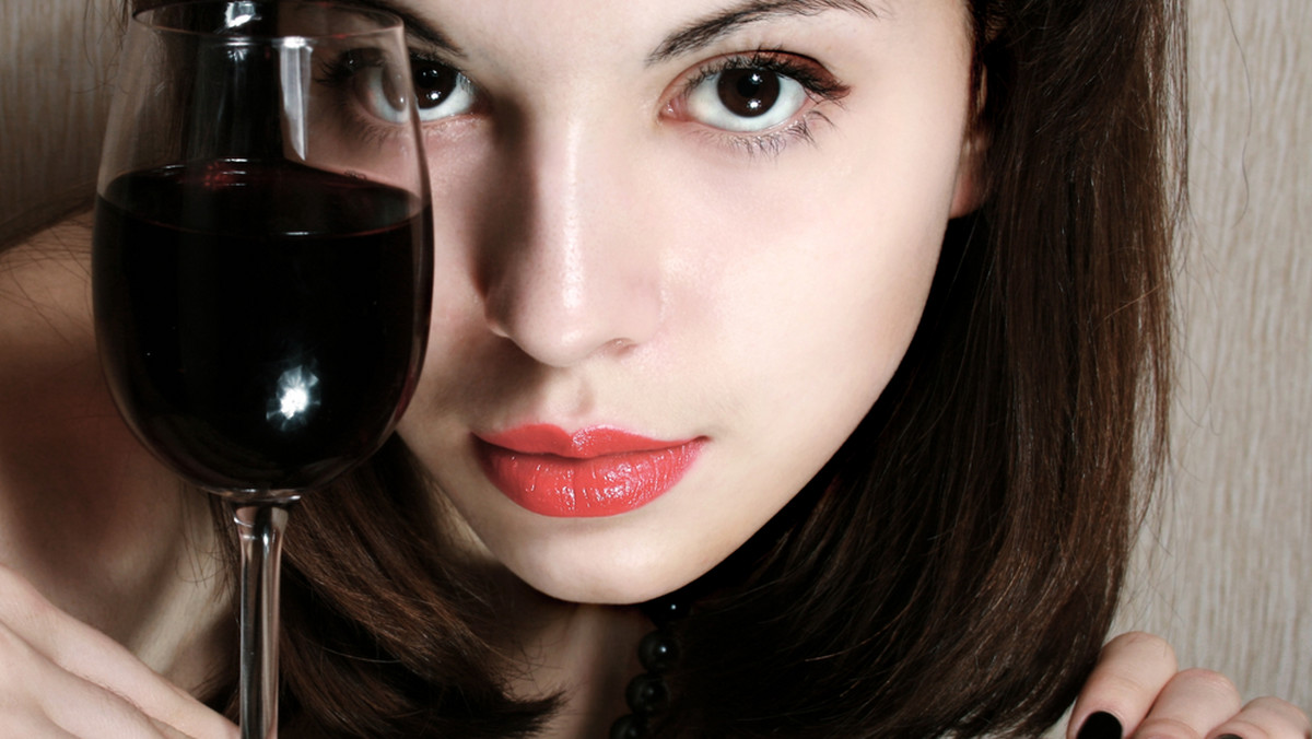 Jak picie wina wpływa na urodę i wygląd twarzy