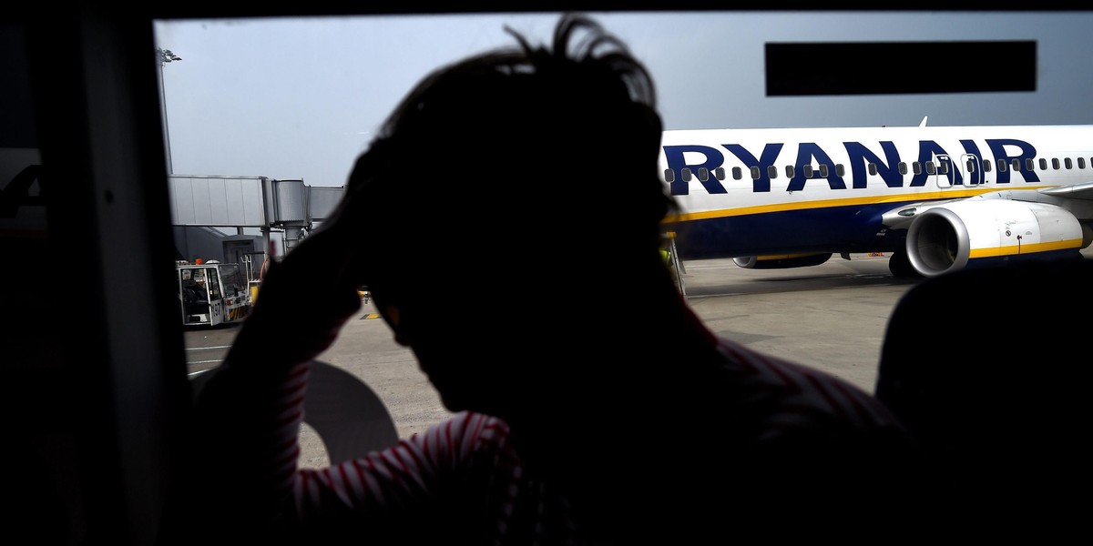 62-letni Polak otrzymał 3-letni zakaz latania liniami Ryanair, po tym jak upadł na trzyletnie dziecko