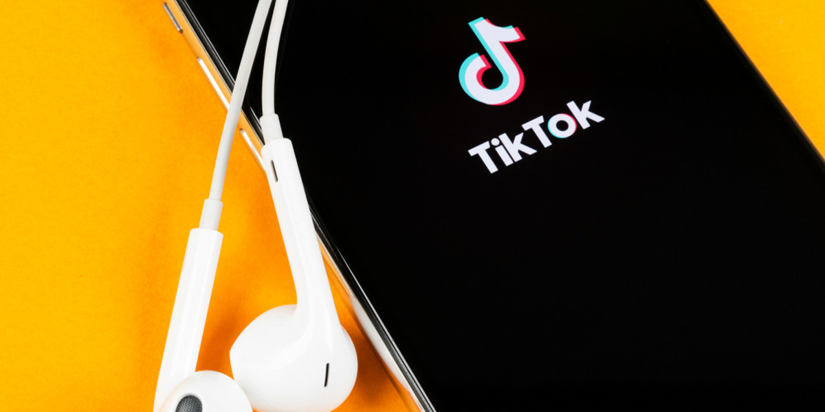 TikTok dopiero niedawno zaczął oferować swoim użytkownikom możliwość korzystania z płatnych formatów reklamowych.