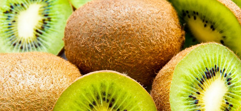 Wspomaga leczenie grypy i przeziębień. Warto jeść kiwi