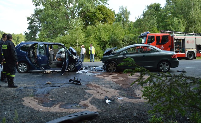 Zderzenie czołowe na drodze krajowej numer 74