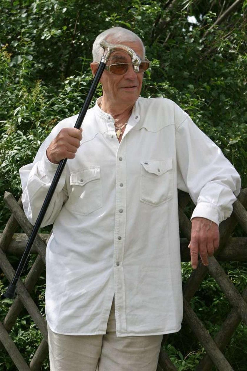 Adam Hanuszkiewicz (86 l.) to wybitny aktor i reżyser teatralny. Mało kto wie, że od dłuższego czasu cierpi na depresję. Z chorobą pomaga mu walczyć o 30-lat młodsza żona Magdalena Cwenówna