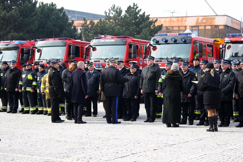 Pomorskim strażakom przekazano specjalistyczne wozy oraz sprzęt pożarniczy