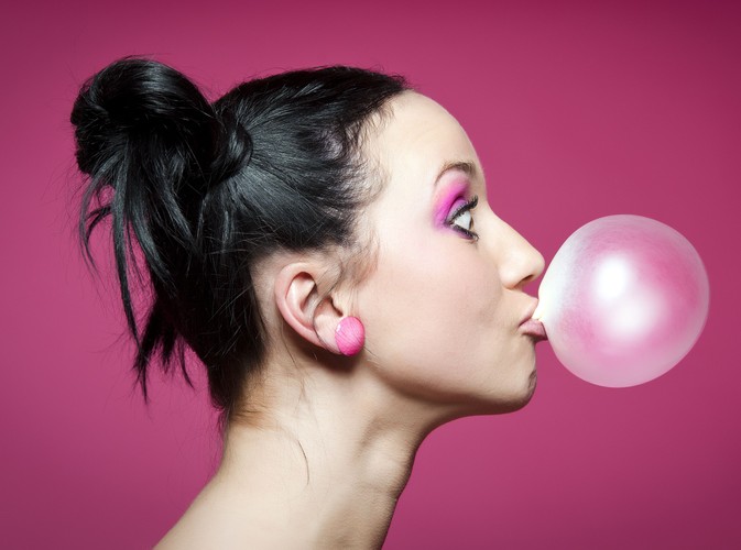 Żucie gumy zmienia kształt twarzy