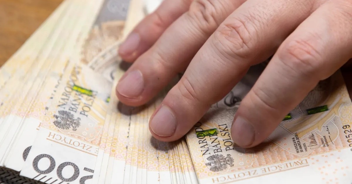 Finansowa poduszka Polaków rośnie. Oszczędności wystrzeliły w górę